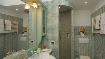 Apartment, 2 Bedrooms | Bathroom | Shower, rainfall showerhead, hair dryer, bidet