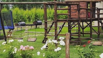 Children’s play area – outdoor