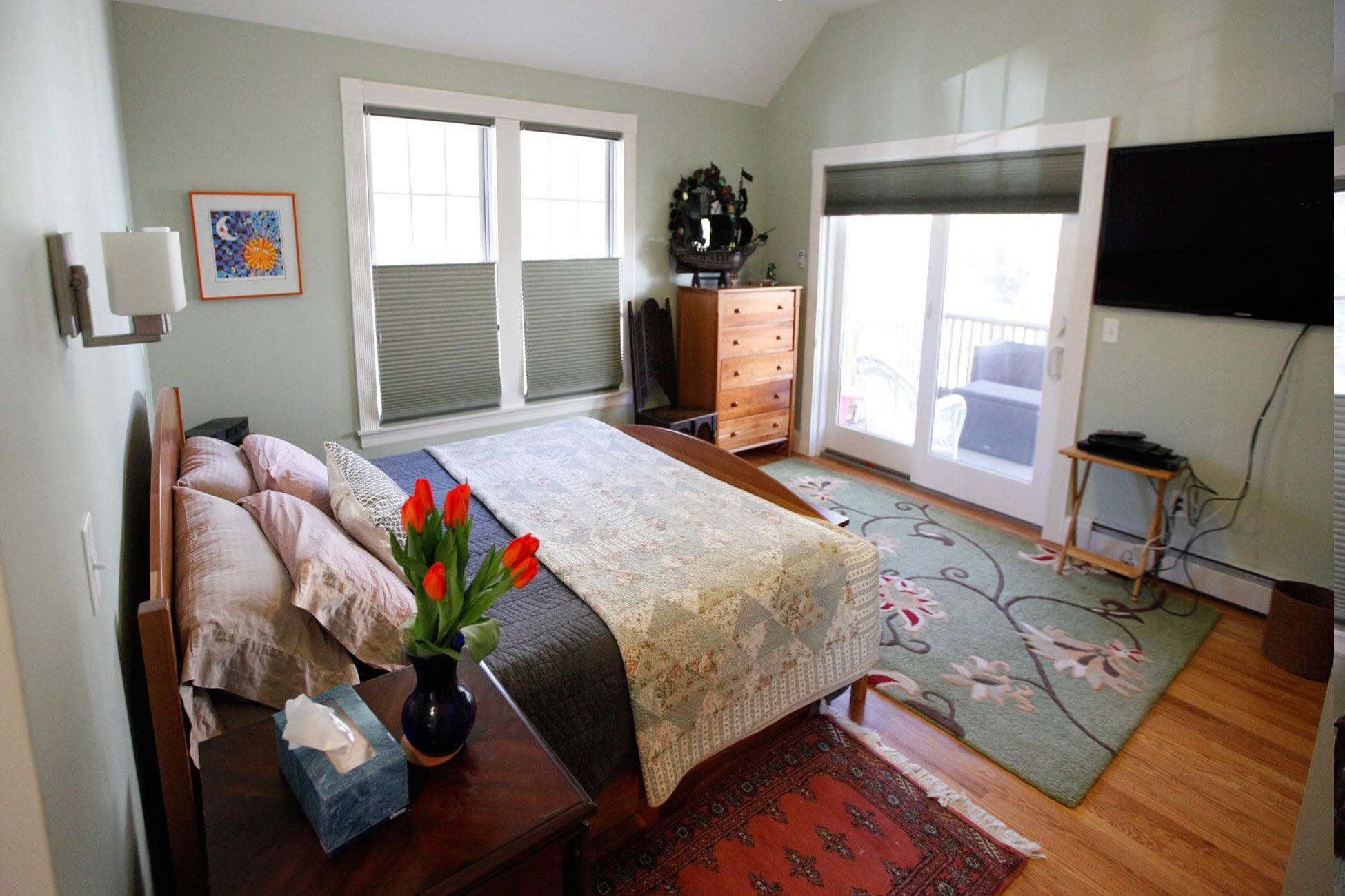 Standard Room, 1 Bedroom, Non Smoking (King Suite) Proof of Vaccination REQUIRED | Hypo-allergenic bedding, laptop workspace, iron/ironing board, free WiFi