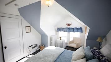 Kamar Standar, 1 kamar tidur, Bebas Asap Rokok (Queen Suite) | Seprai antialergi, ruang kerja ramah laptop, dan setrika/meja setrika