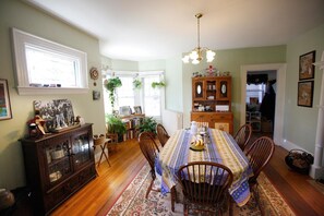 Dining - A Village Bed and Breakfast (Newton)