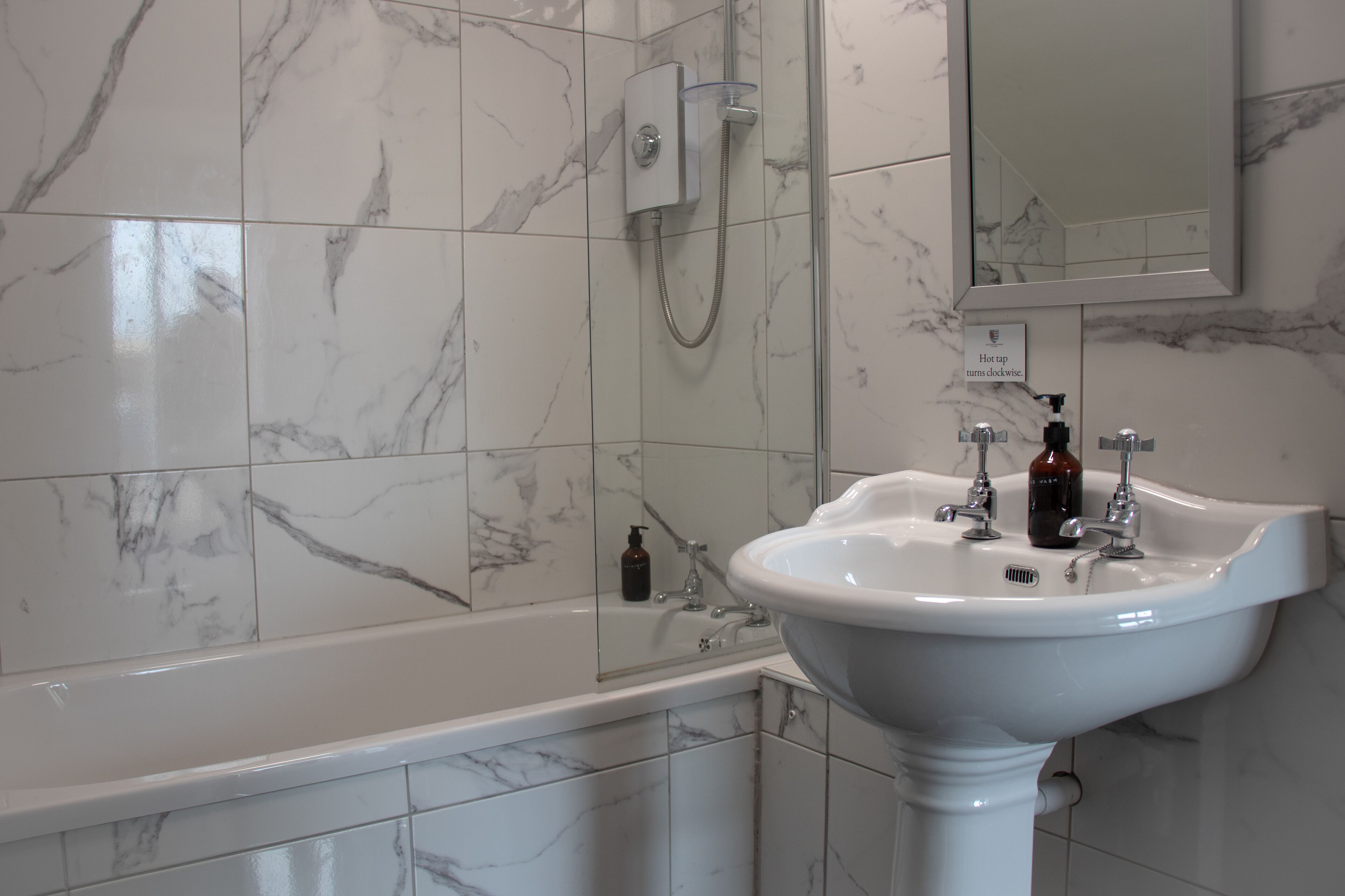 standard double or twin room | 1 bedroom, desk, iron/ironing board, free wifi