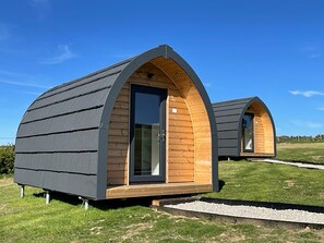 Cabane Confort, 1 lit double, vue jardin | 1 chambre, bureau, fer et planche à repasser, Wi-Fi gratuit