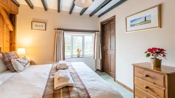 Economy Double or Twin Room | 1 bedroom, desk, iron/ironing board, free WiFi