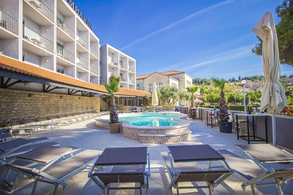 Outdoor pool, open 9:00 AM to 8:00 PM, pool loungers