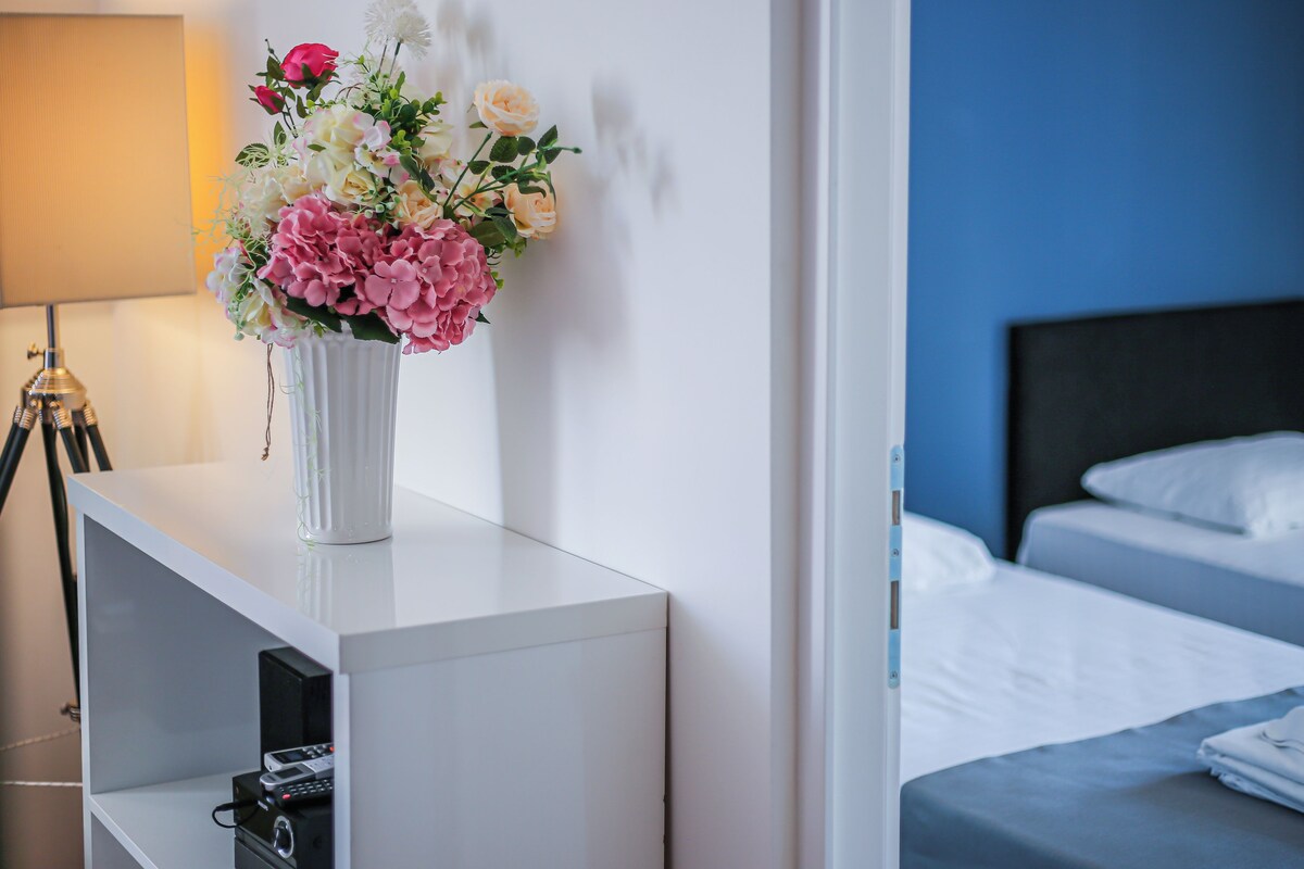 Premium bedding, down comforters, pillowtop beds, in-room safe