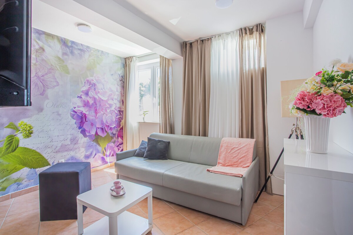 Living area | Flat-screen TV