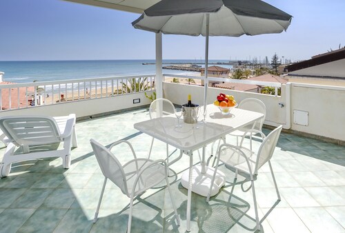 Archimede, central apartment with view in Marina di Ragusa
