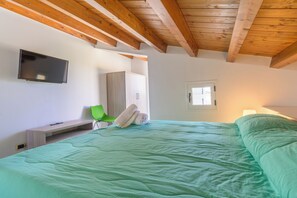 2 soverom, strykejern/-brett, reiseseng for barn og wi-fi (inkludert)