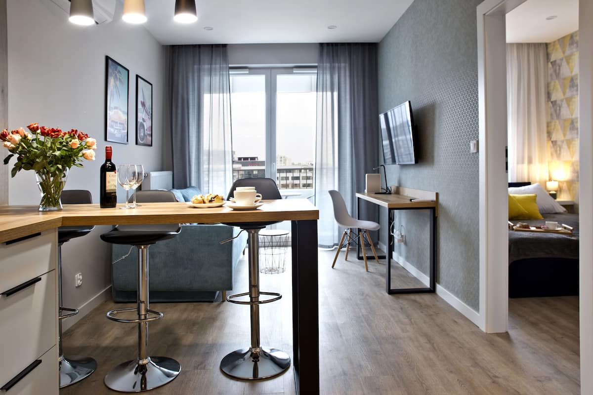 Business Apartment (4) | Living area | Flat-screen TV