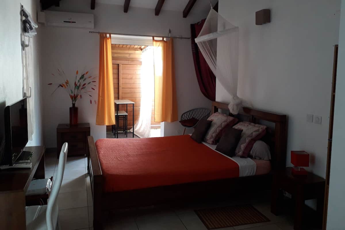 Comfort suite, 1 kingsize bed | Kameruitzicht