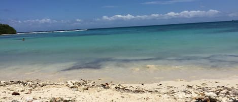 Una spiaggia nelle vicinanze