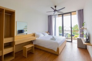 4 bedrooms, in-room safe, iron/ironing board, WiFi