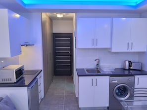 Deluxe Studio, Private Bathroom, Courtyard View | Private kitchen - 777 Beach Guesthouse (Paphos)