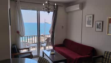 Double Room, Balcony, Sea View | Desk, cots/infant beds, rollaway beds, free WiFi