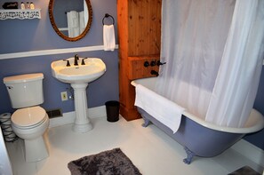 Habitación estándar, 1 habitación, para no fumadores (The Espous Dream) | Baño | Tina con regadera, amenidades de baño de diseñador, secadora de cabello 