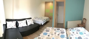 14 Schlafzimmer, Bügeleisen/Bügelbrett, WLAN, Bettwäsche