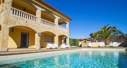 Club Villamar - Jolie villa avec piscine privée et jardin, située dans un quartier à 4km de la pl...