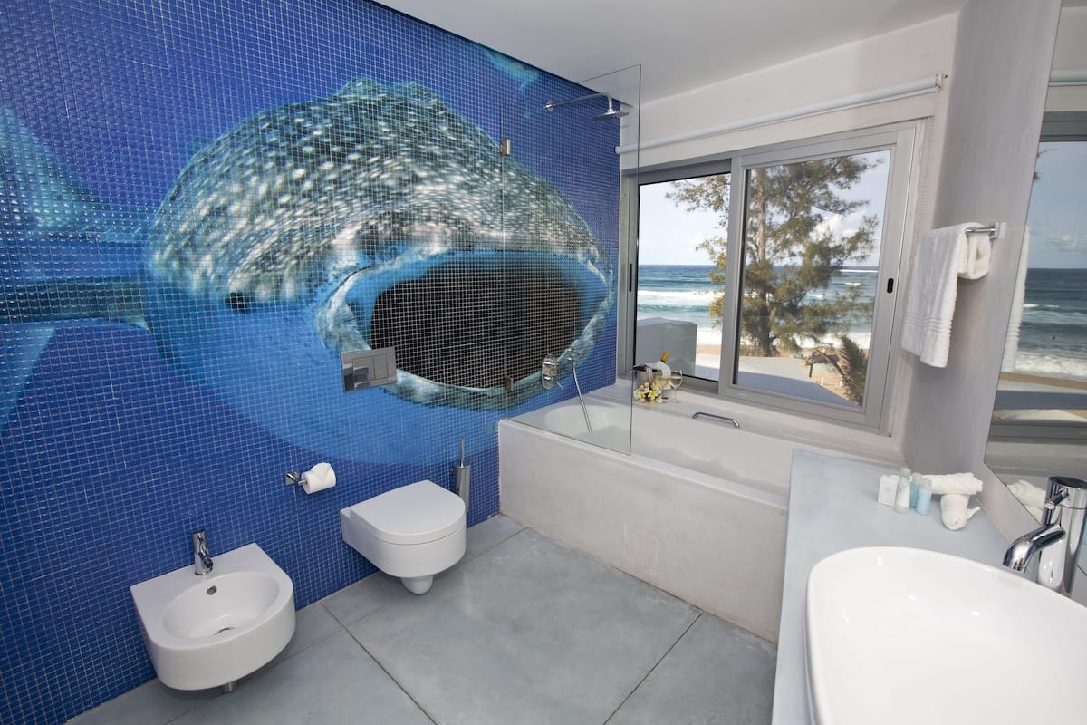 deluxe double room | bathroom | hair dryer, dressing gowns, bidet, towels