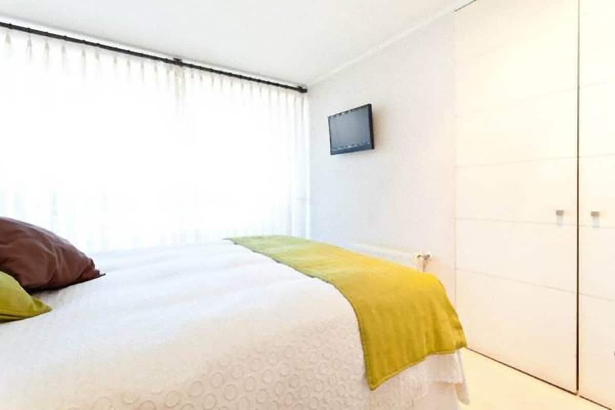 WiFi (free), bed sheets