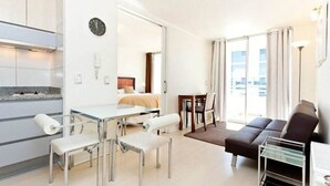 Living area - Departamentos Amoblados Costa Lyon (Santiago)