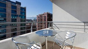 Balcony - Departamentos Amoblados Costa Lyon (Santiago)