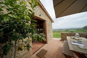 Family Apartment, 2 Bedrooms, 2 Bathrooms, Ground Floor (Sud) | Garden view - Marrucheti 82 (Campagnatico)