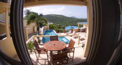 Secluded Hillside Villa, Large secluded pool & Endless Views, Bossa Nova