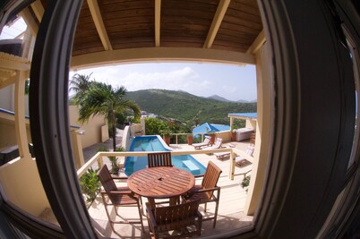 Secluded Hillside Villa,  Large secluded pool & Endless Views, Bossa Nova