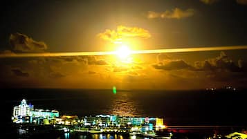 Regadera, secadora de cabello, toallas, jabón