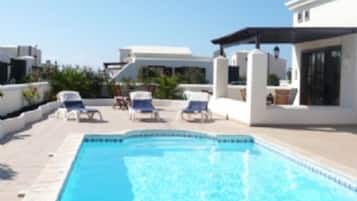 Piscina all'aperto, una piscina riscaldata