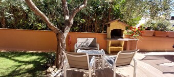 Valoisa huoneisto 5 minuutin päässä merestä