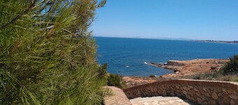 Costamarina apartment with pool 600 meters from the sea.