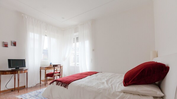1 bedroom, iron/ironing board, free WiFi