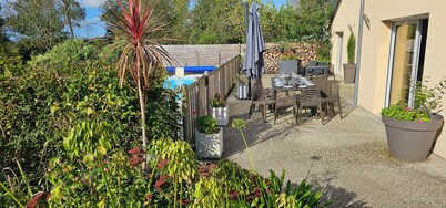 GITE DE L'ETANG, 6 bedrooms, private heated swimming pool, private park, fishing pond