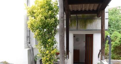 Large apartment, 2 min from Lake Constance, with balcony. Pet friendly.
