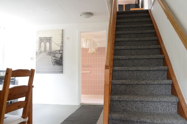 Interior - Large apartment, 2 min from Lake Constance, with balcony. Pet friendly. (Ermatingen)