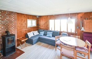 Fireplace - 2 bedroom lovely home in Glesborg (Glesborg)