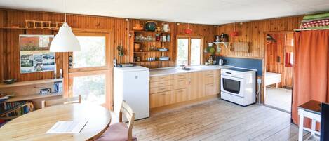 Fridge, stovetop, coffee/tea maker