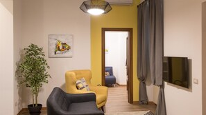 Apartment | Living area | 24-cm LCD TV with digital channels, TV - Rental In Rome Saint Peter Prestigious Apartment (Rome)