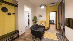 Apartment | Living area | 24-cm LCD TV with digital channels, TV - Rental In Rome Saint Peter Prestigious Apartment (Rome)