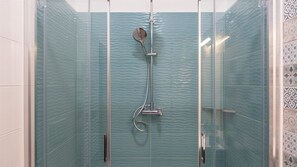 Apartment | Bathroom shower