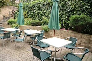 Outdoor dining - Hotel Peko (Prague)
