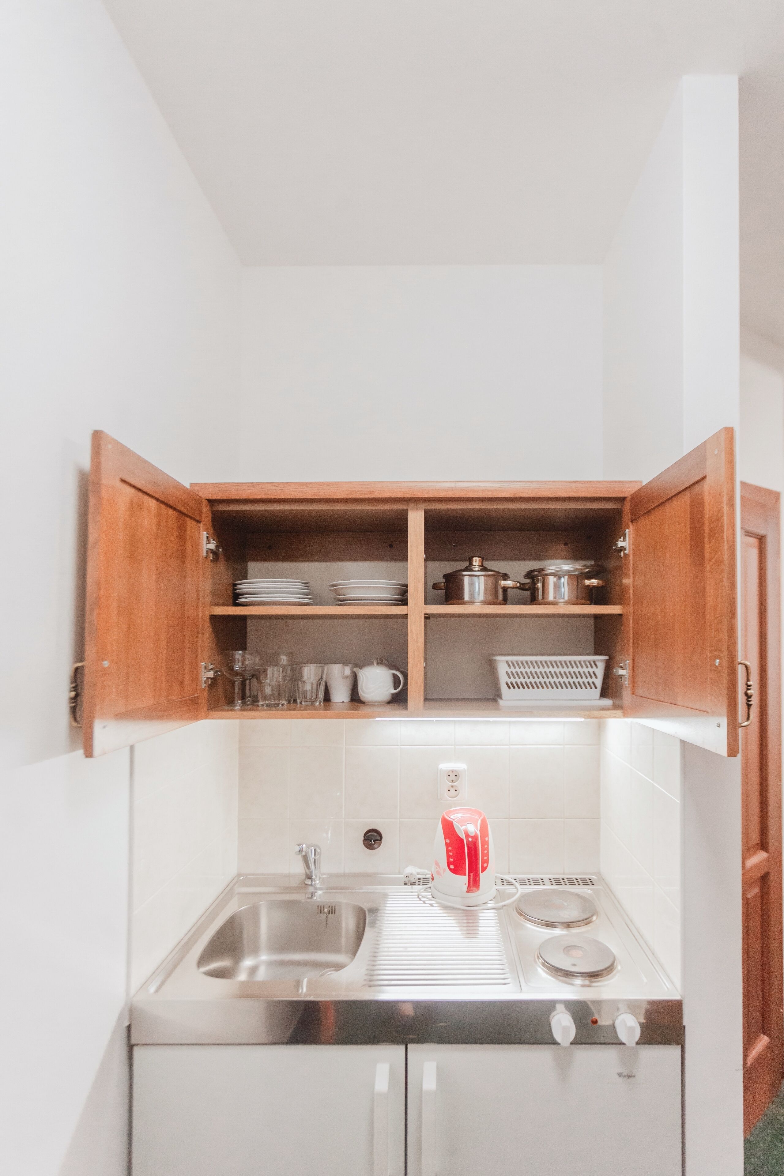 Refrigerador, cafetera/tetera, tetera/pava eléctrica