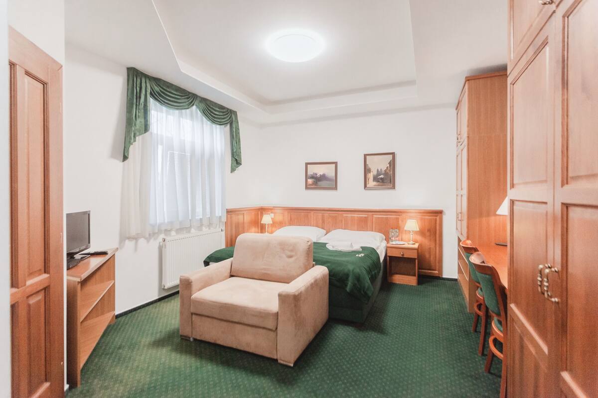 豪華雙人房 (With Extra Bed) | 高級寢具、羽絨被、客房內保險箱、書桌
