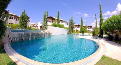 Charming 2 bedroom apartment 'DC11' - with communal pool and resort facilities, Helios Heights village on Aphrodite Hills Resort