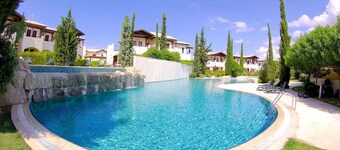 Charming 2 bedroom apartment 'DC11' - with communal pool and resort facilities, Helios Heights village on Aphrodite Hills Resort