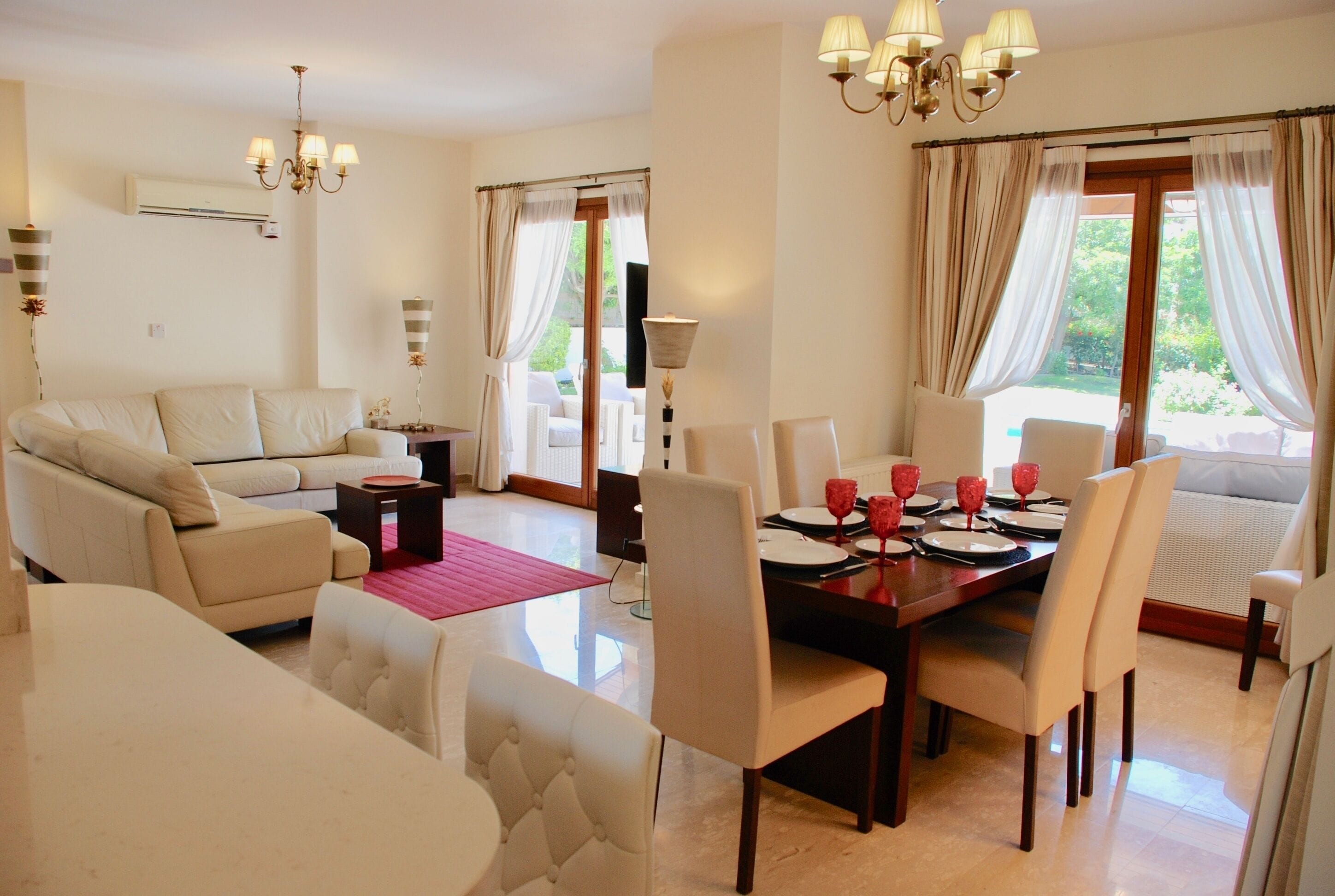 Villa, 3 habitaciones, piscina privada | Zona de estar | Una televisión de pantalla plana, una chimenea, un reproductor de DVD