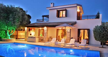 3 bedroom Villa Pera 12 with 10x5m private pool, within walking distance to resort village square, resort facilities, Aphrodite Hills