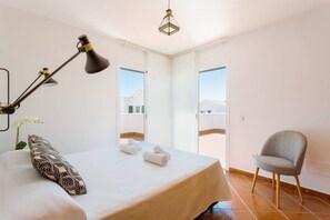 4 makuuhuonetta, työpöytä, silitysrauta/-lauta, Wi-Fi